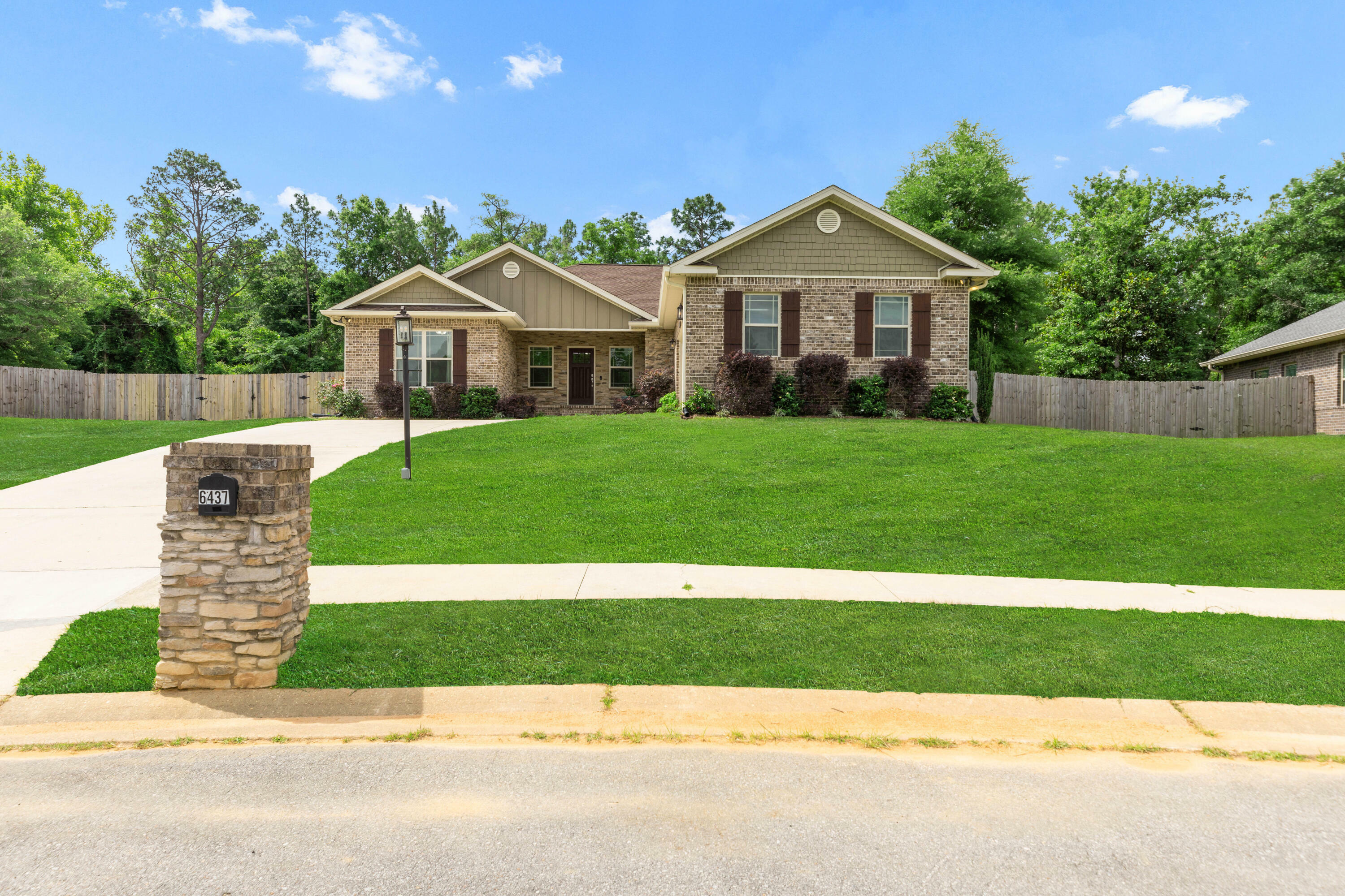 Property Photo: 6437 Amanda Court FL 32536