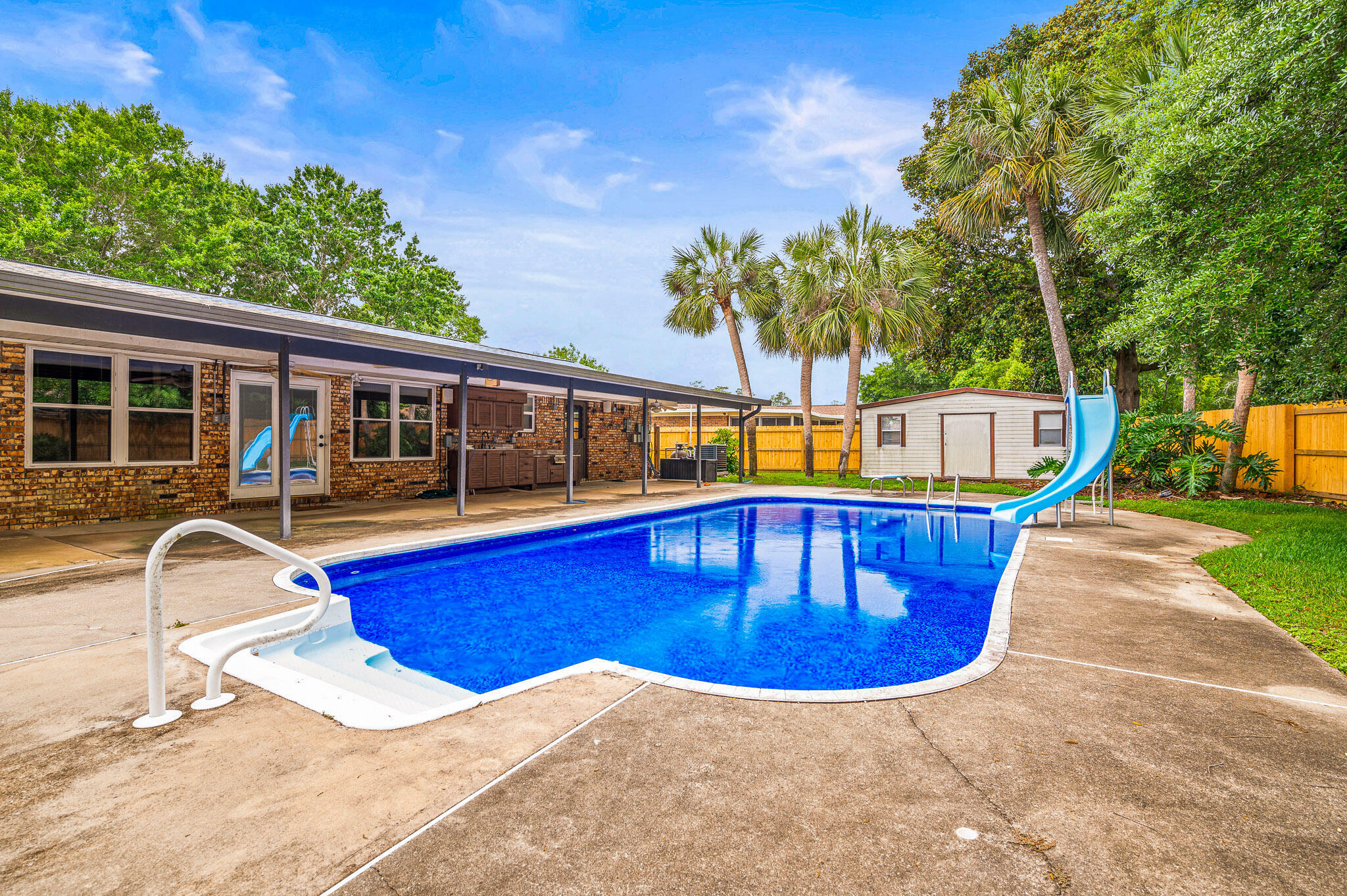 Property Photo: 3 NE Windsor Lane FL 32547