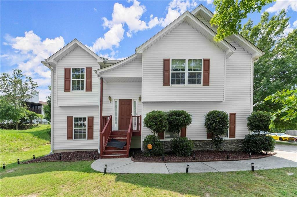Property Photo: 8436 Cyprus Ridge Way GA 30134
