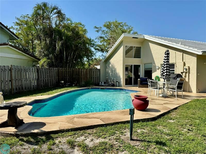 Property Photo: 1167 NW 90th Ln FL 33071