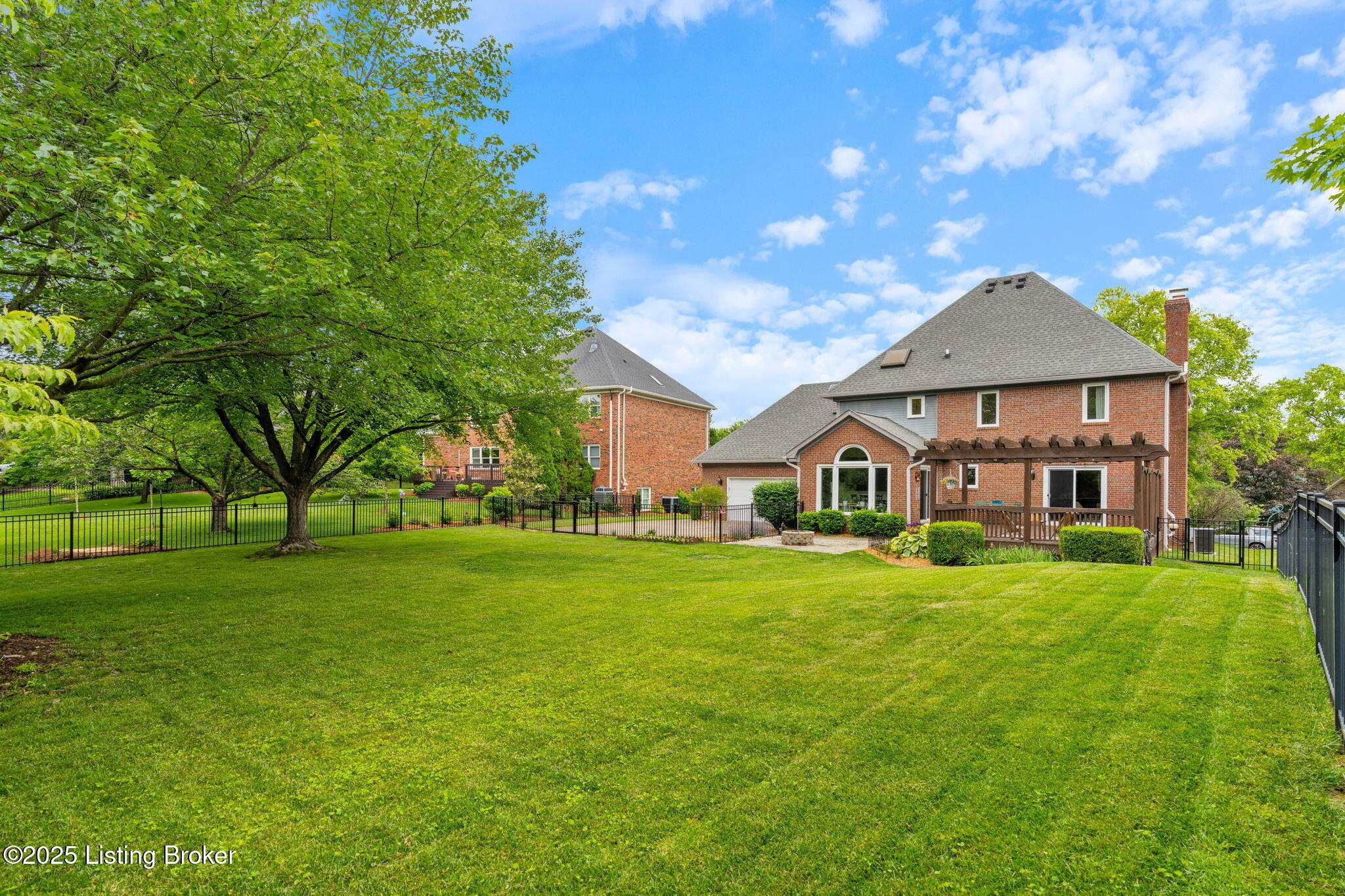 Property Photo: 3908 Keal Run Way KY 40241