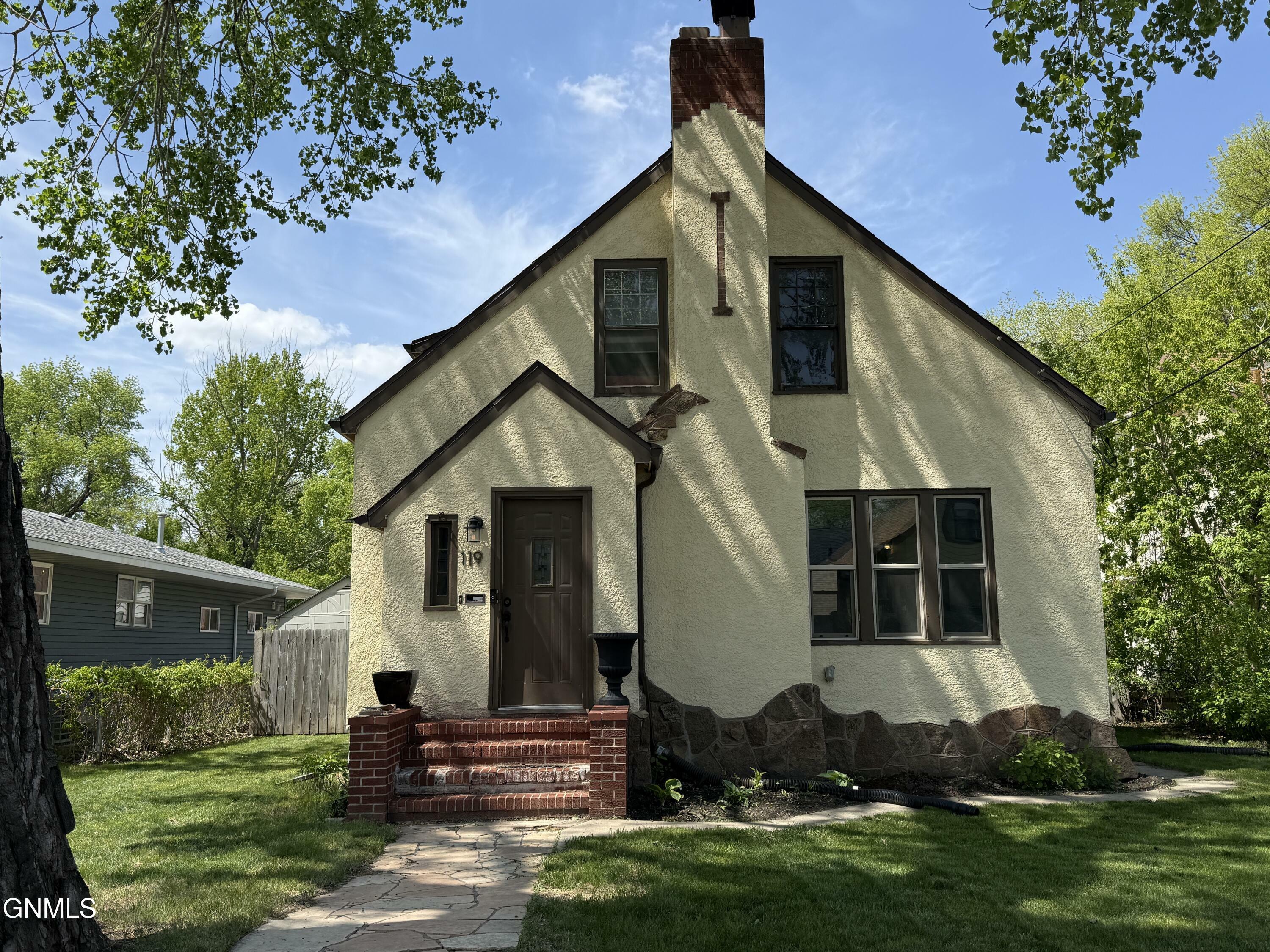 119 6th Street NW  Minot ND 58703 photo