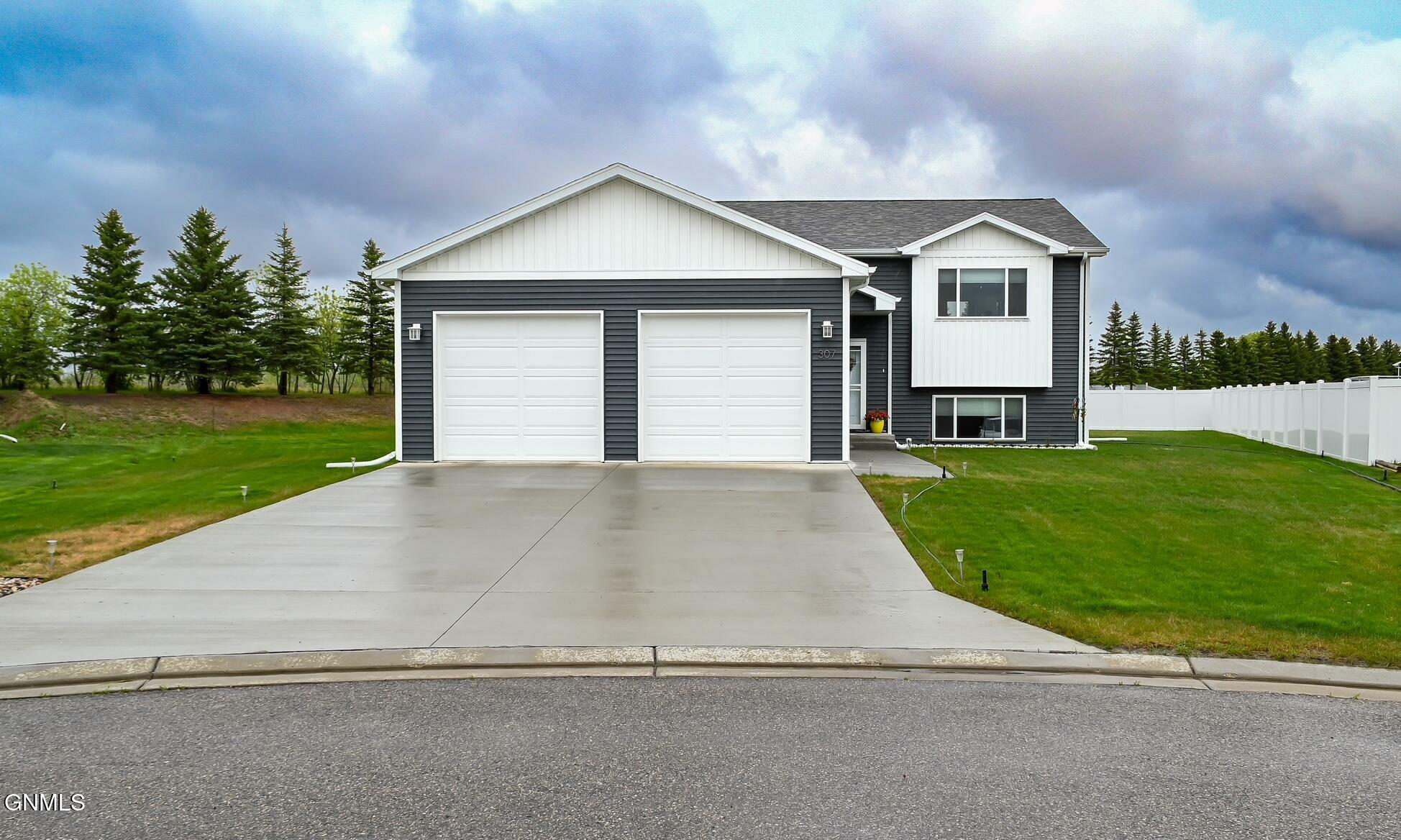 Property Photo: 307 7th Avenue SW ND 58785