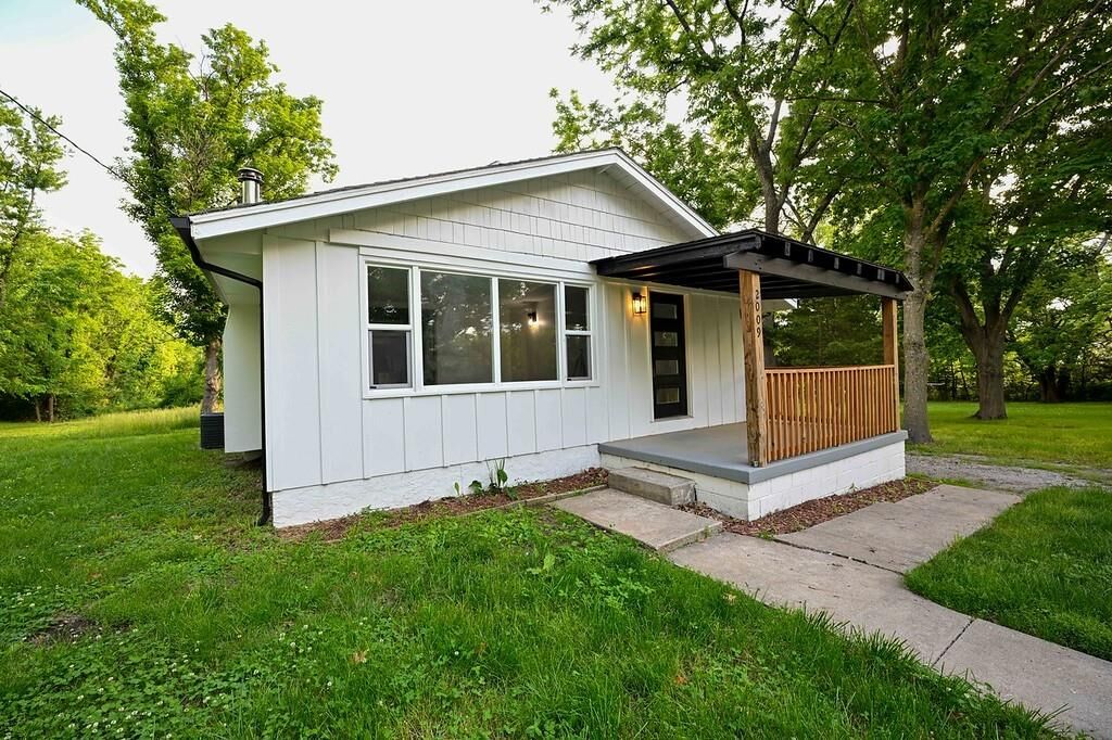 Property Photo:  2009 E 129th Street  MO 64146 