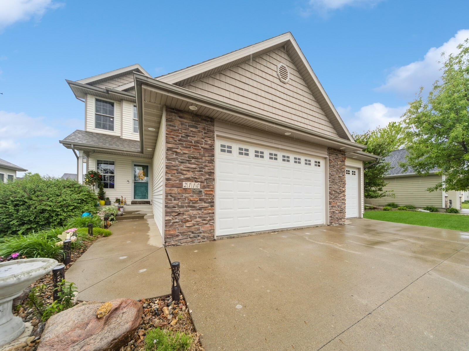 Property Photo: 2110 SE Leeann Drive IA 50263