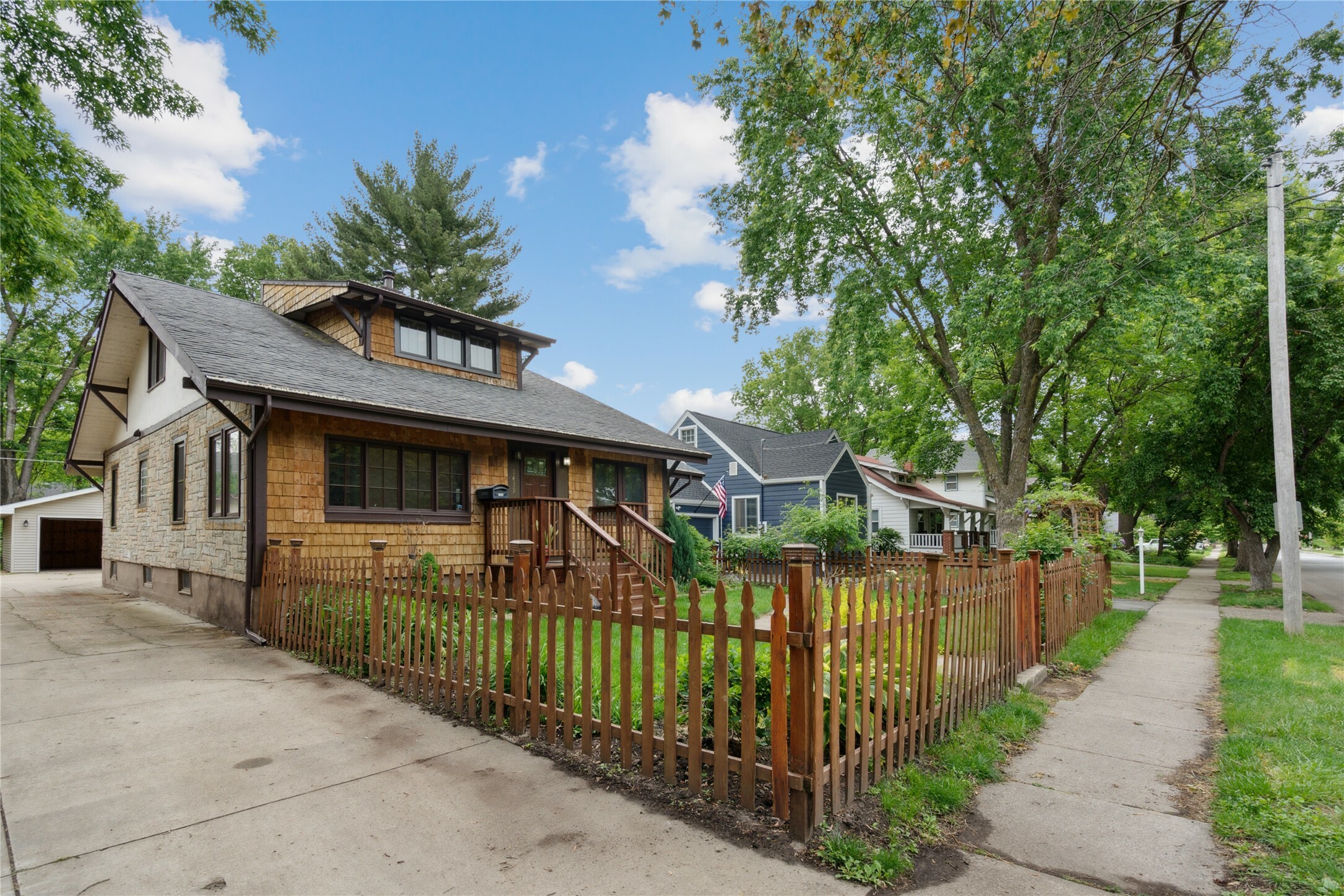 Property Photo: 1439 46th Street IA 50311