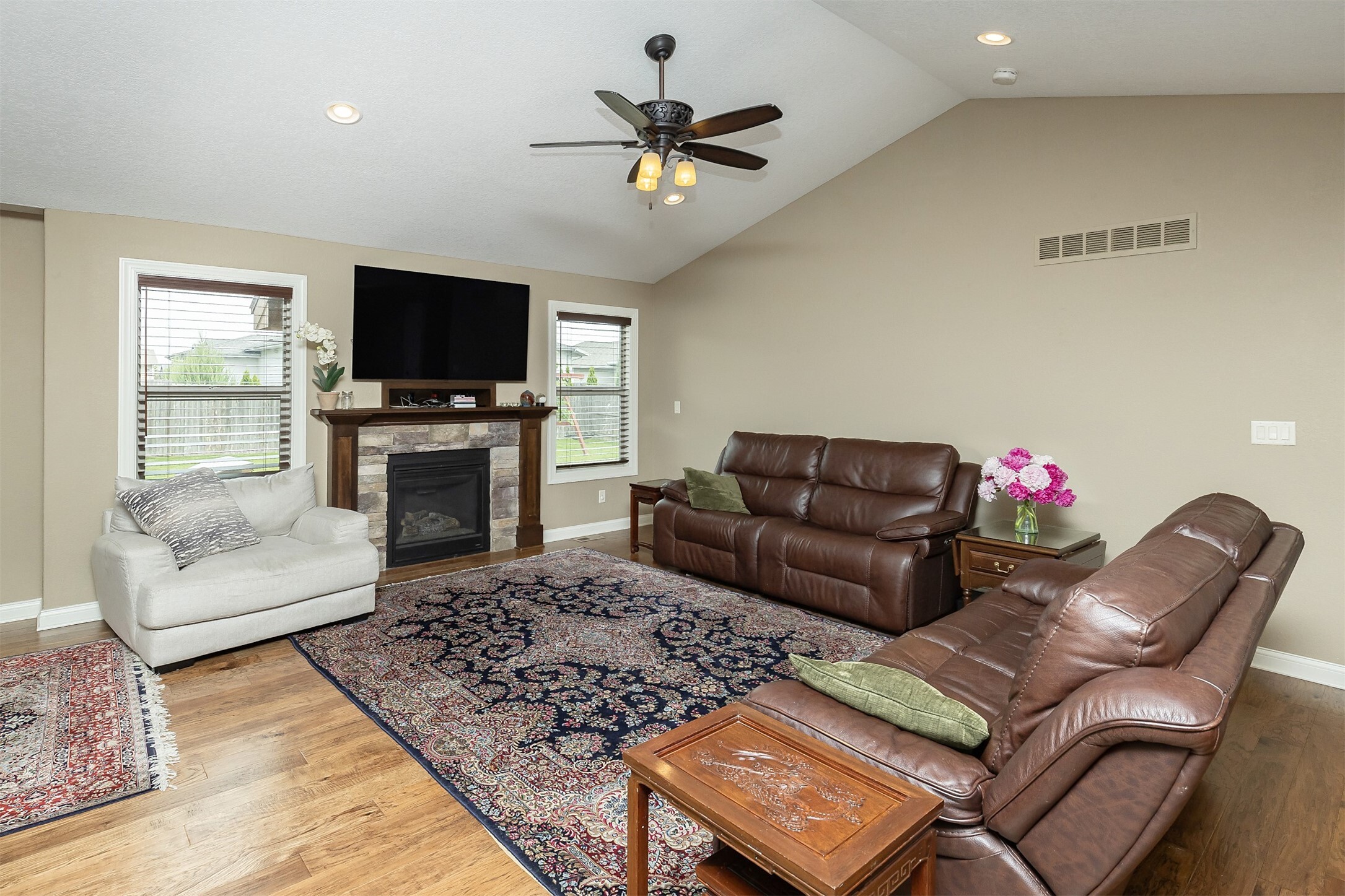 Property Photo:  565 NE Bowman Drive  IA 50263 