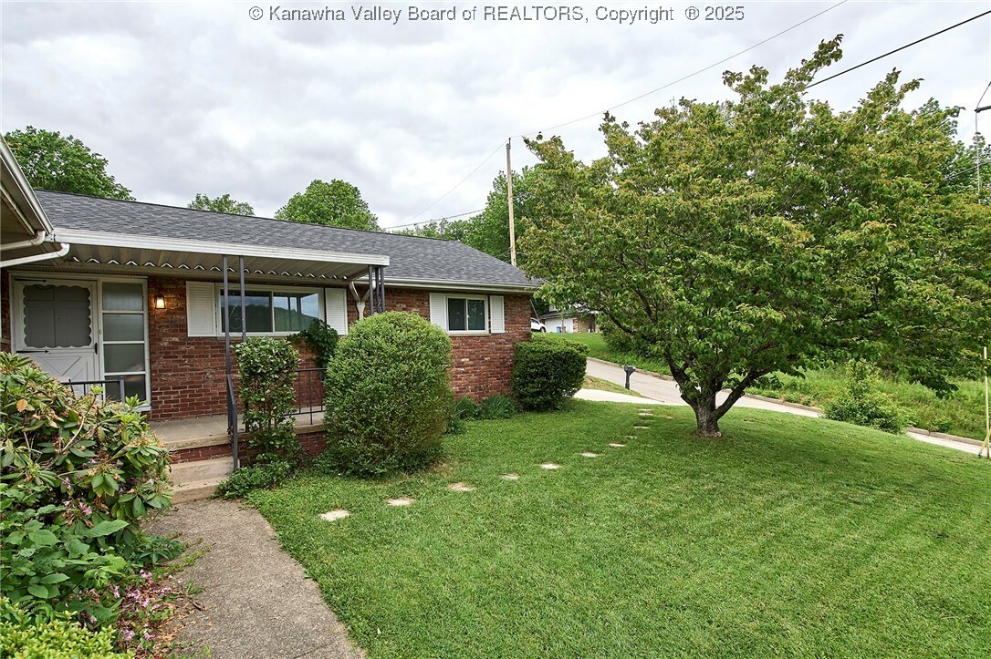 Property Photo: 5201 Hammons Drive WV 25313