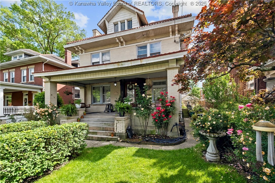 Property Photo: 1565 Virginia Street E WV 25311