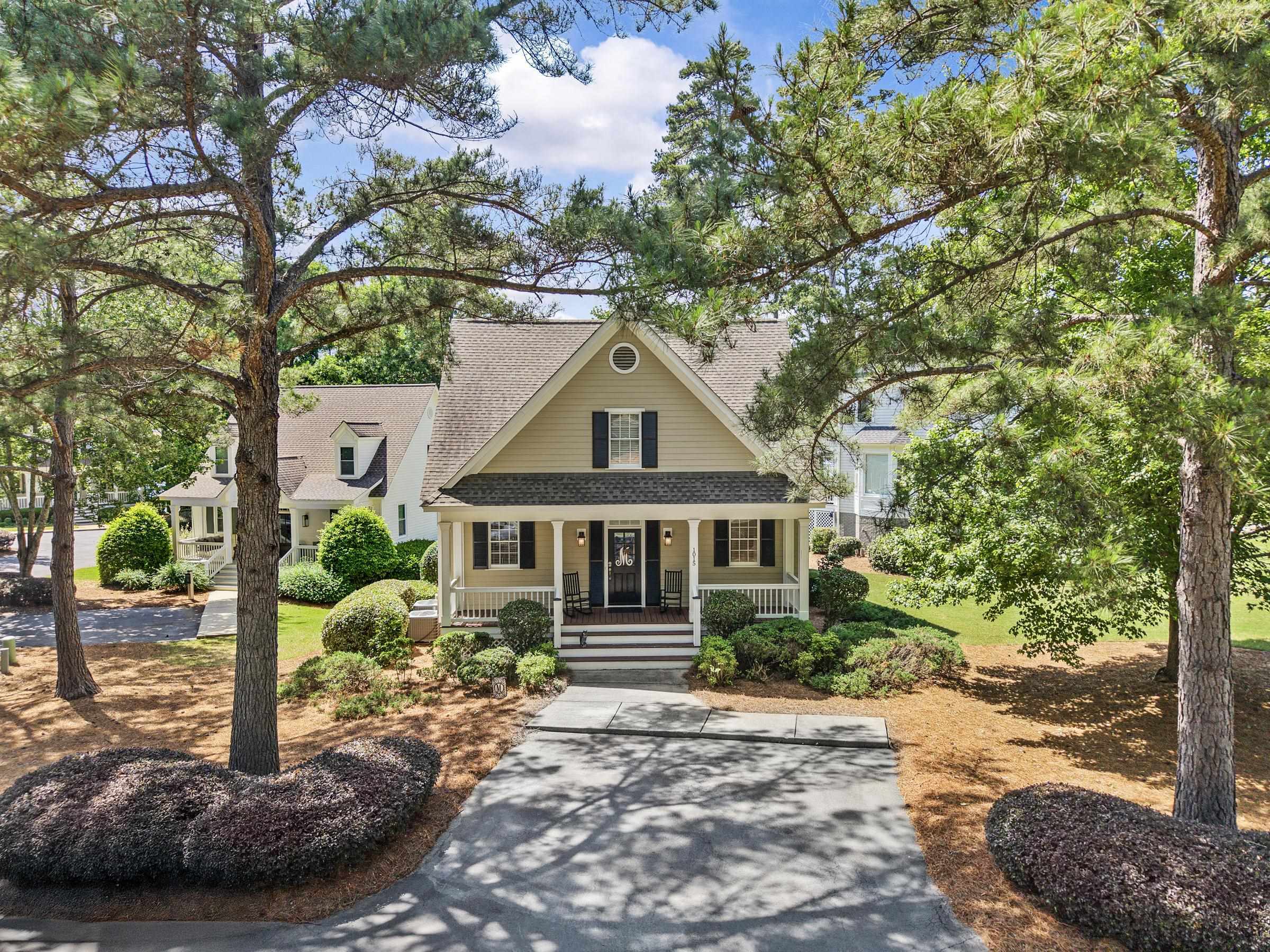 Property Photo: 1015 Marina Cove Court GA 30642