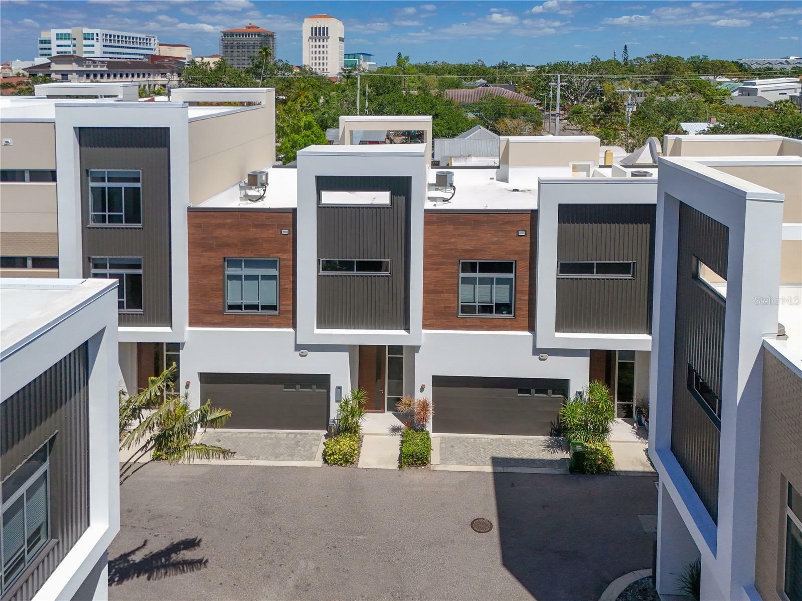 Property Photo:  221 Cosmopolitan Court  FL 34236 