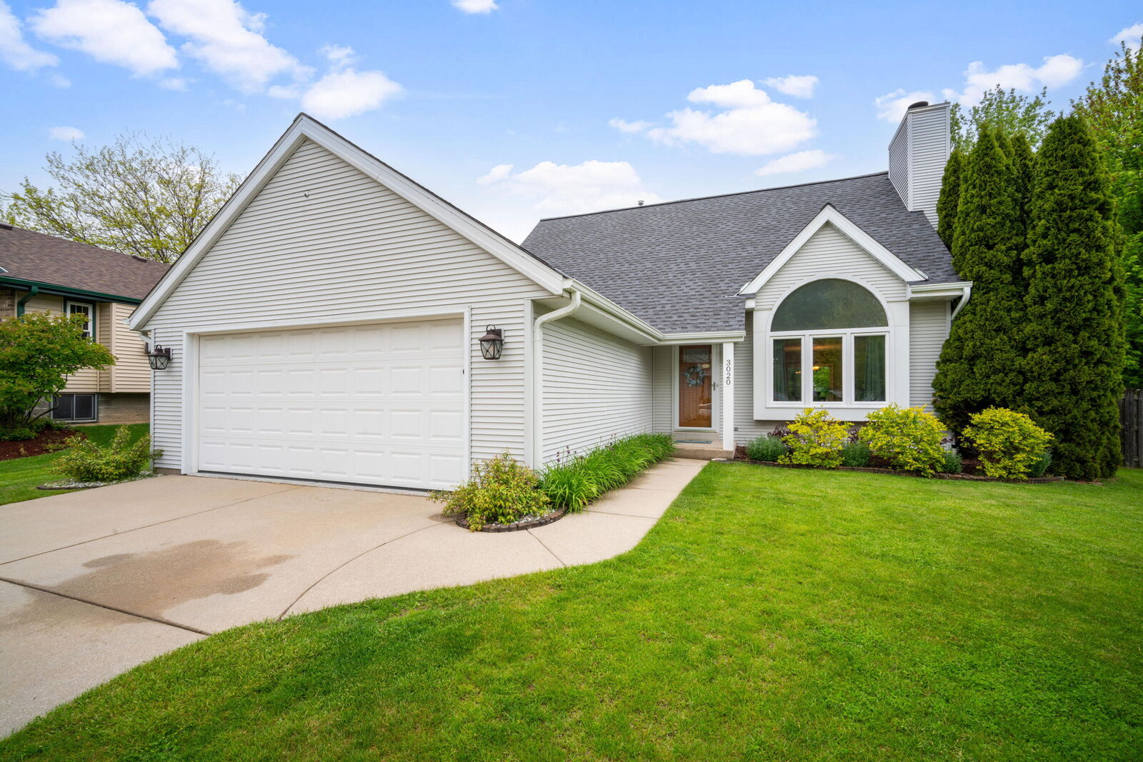Property Photo: 3020 E Diane Dr WI 53154