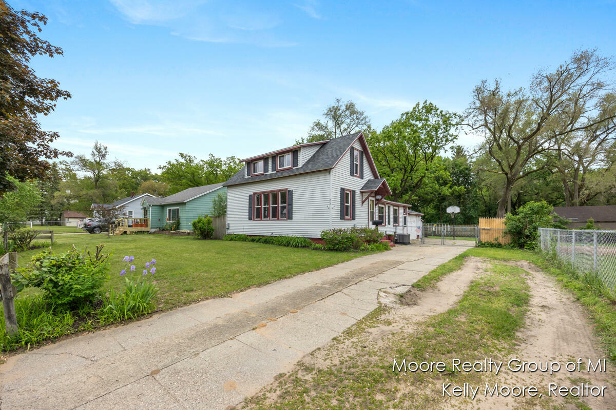 Property Photo: 607 E Coffren Street MI 48838