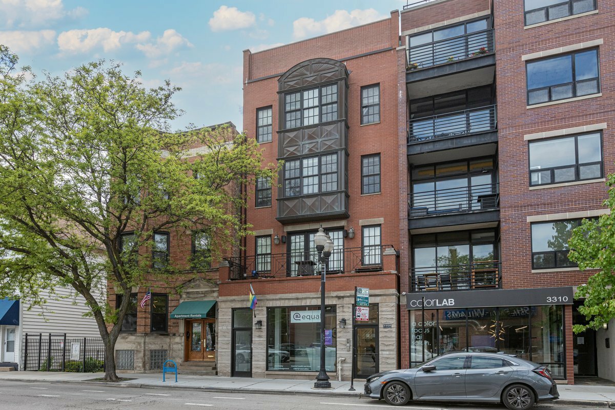 Property Photo: 3306 N Halsted Street 3 IL 60657