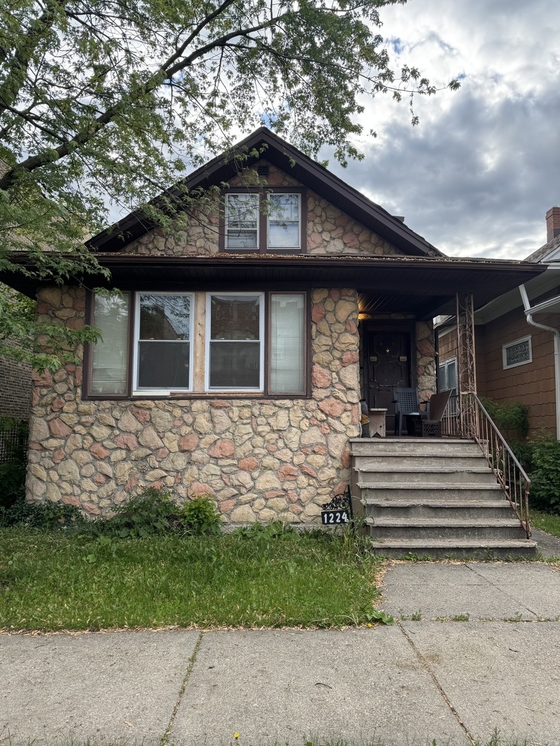 Property Photo: 1224 N Parkside Avenue IL 60651