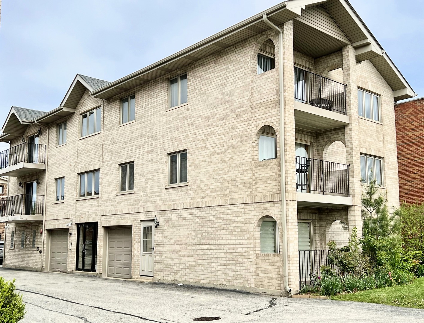 Property Photo: 10620 Central Avenue 2B IL 60415