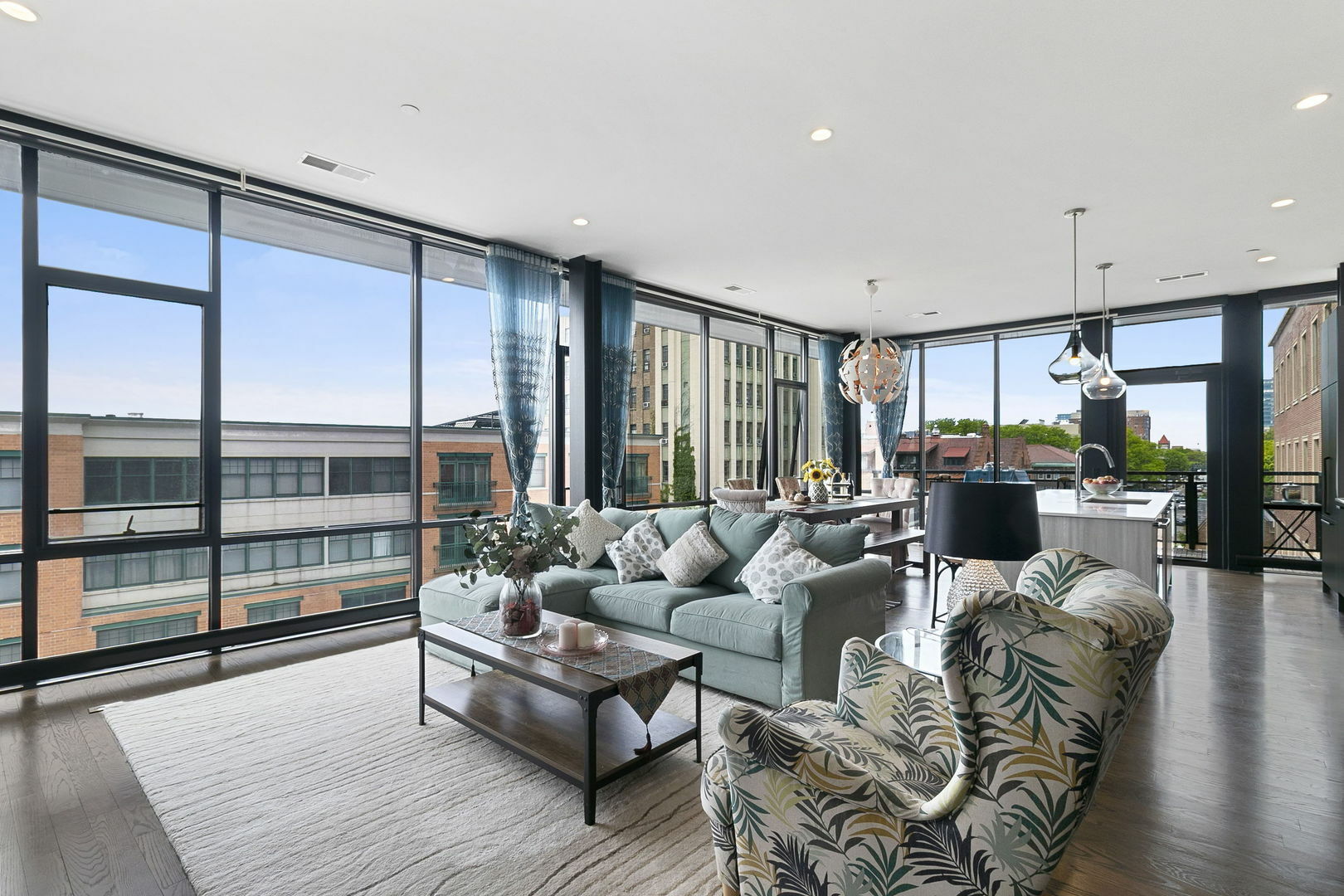 Property Photo:  147 N Euclid Avenue 401  IL 60302 