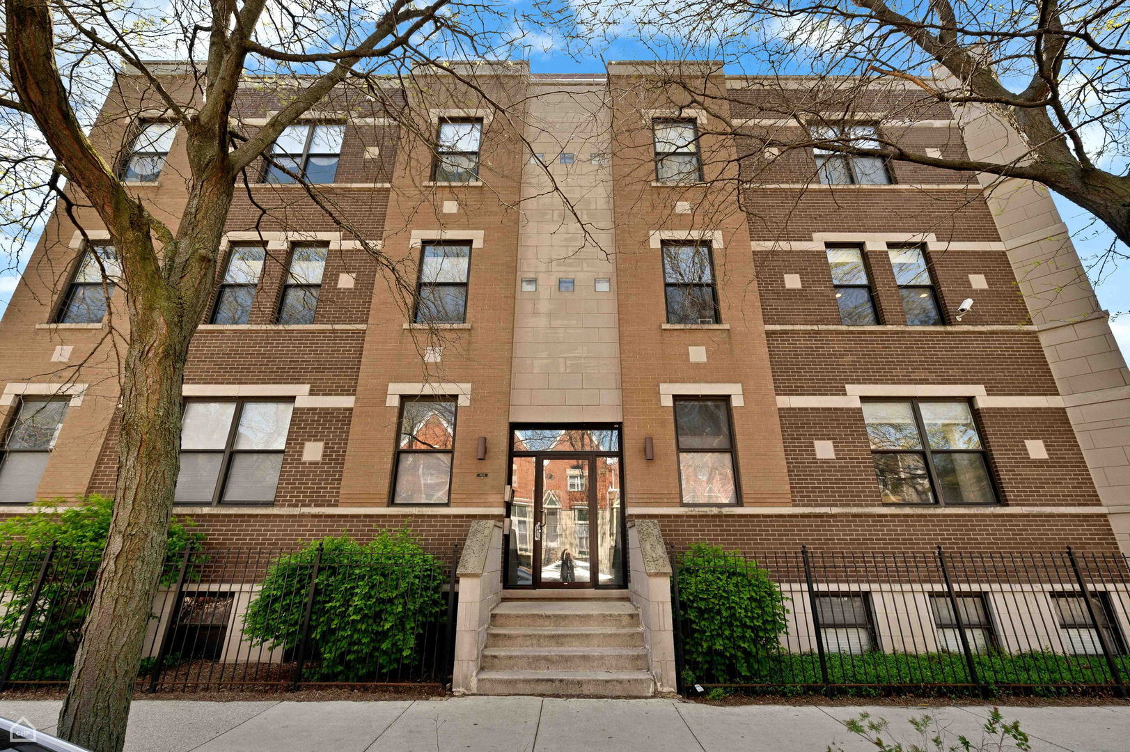 Property Photo: 4606 S Lake Park Avenue 201N IL 60653