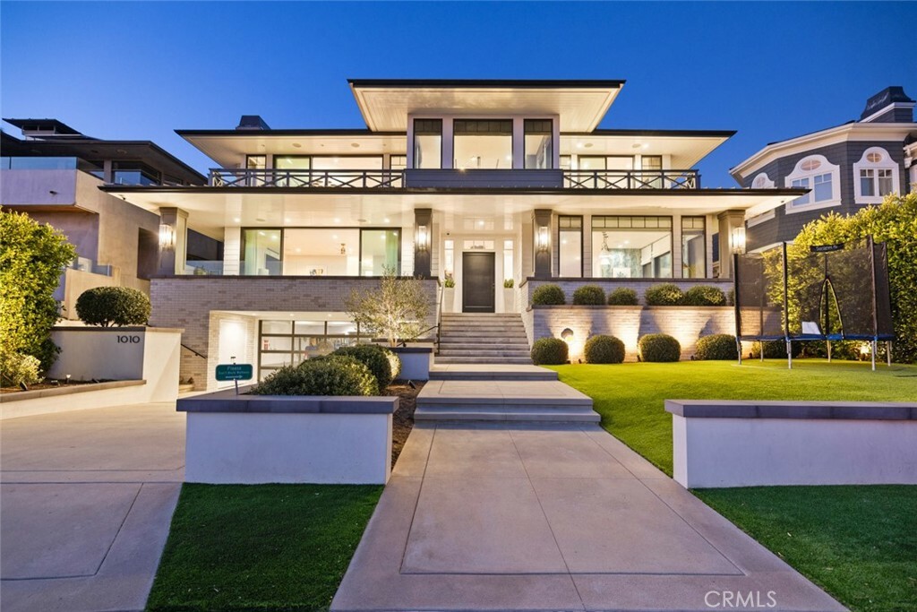 Property Photo: 1010 Kings Road CA 92663