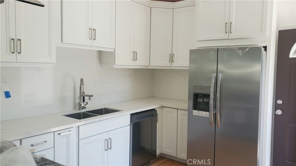 Property Photo:  1330 W 48th Street  CA 90037 