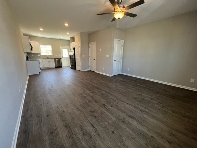 Property Photo: 220 Tara Ct TN 38401