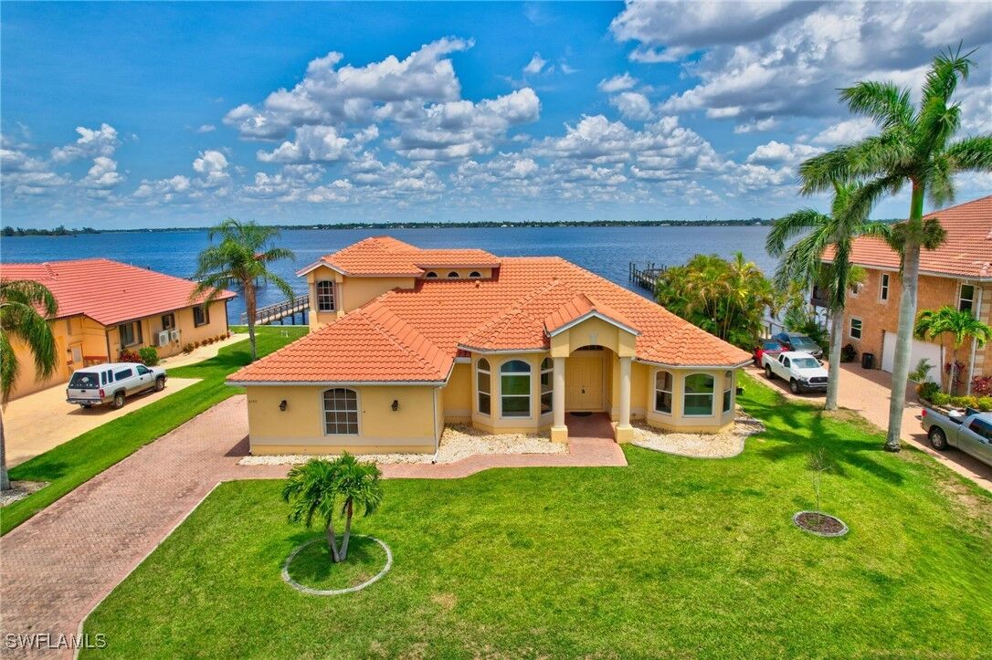 Property Photo:  6140 River Shore Court  FL 33917 