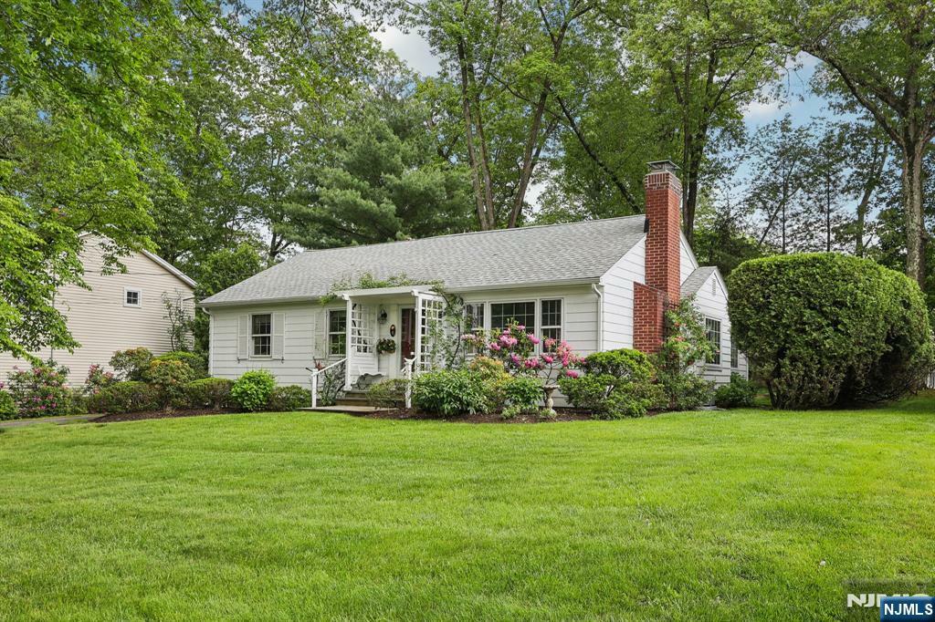 4 Garden Court  Ho-Ho-Kus NJ 07423 photo
