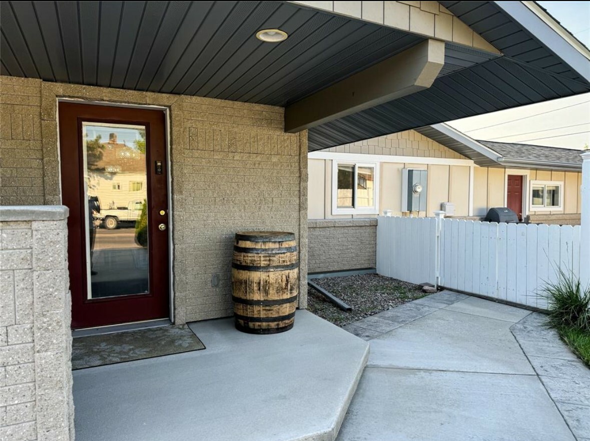 Property Photo: 565 S Johnson Street MT 59801