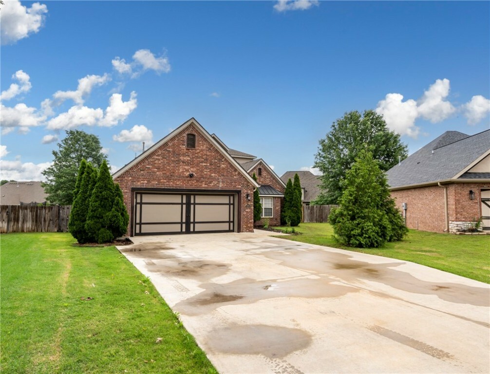 Property Photo: 6401 S 42nd Street AR 72758
