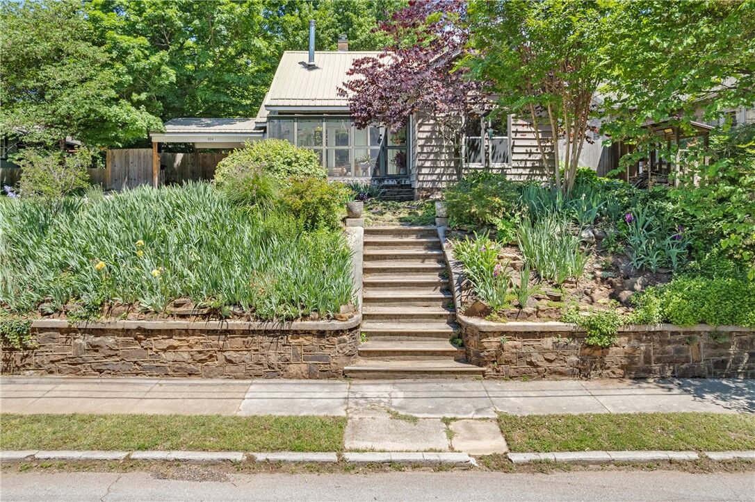 Property Photo:  324 E Sutton Street  AR 72701 