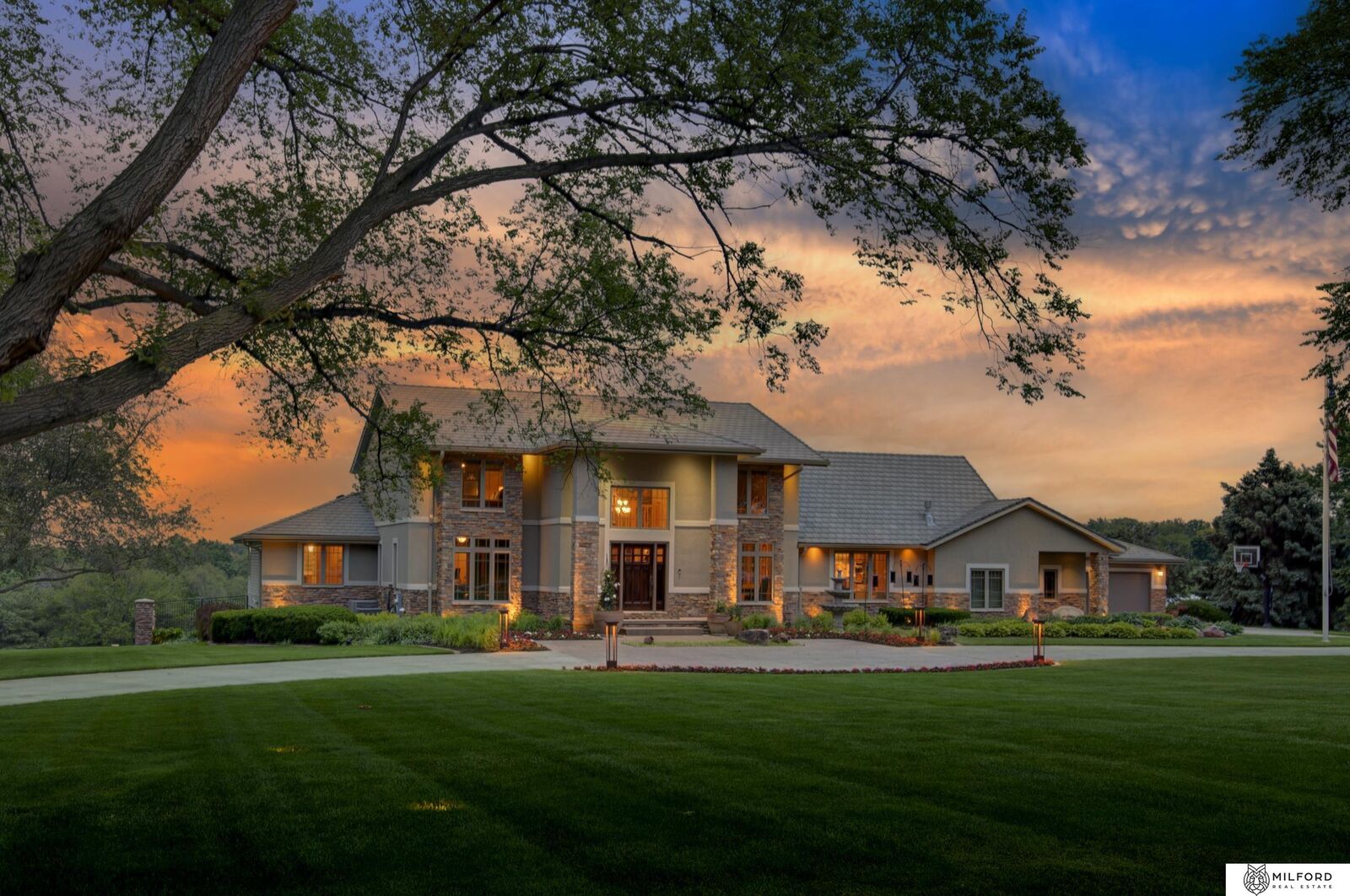 Property Photo: 4725 S 184th Plaza NE 68135