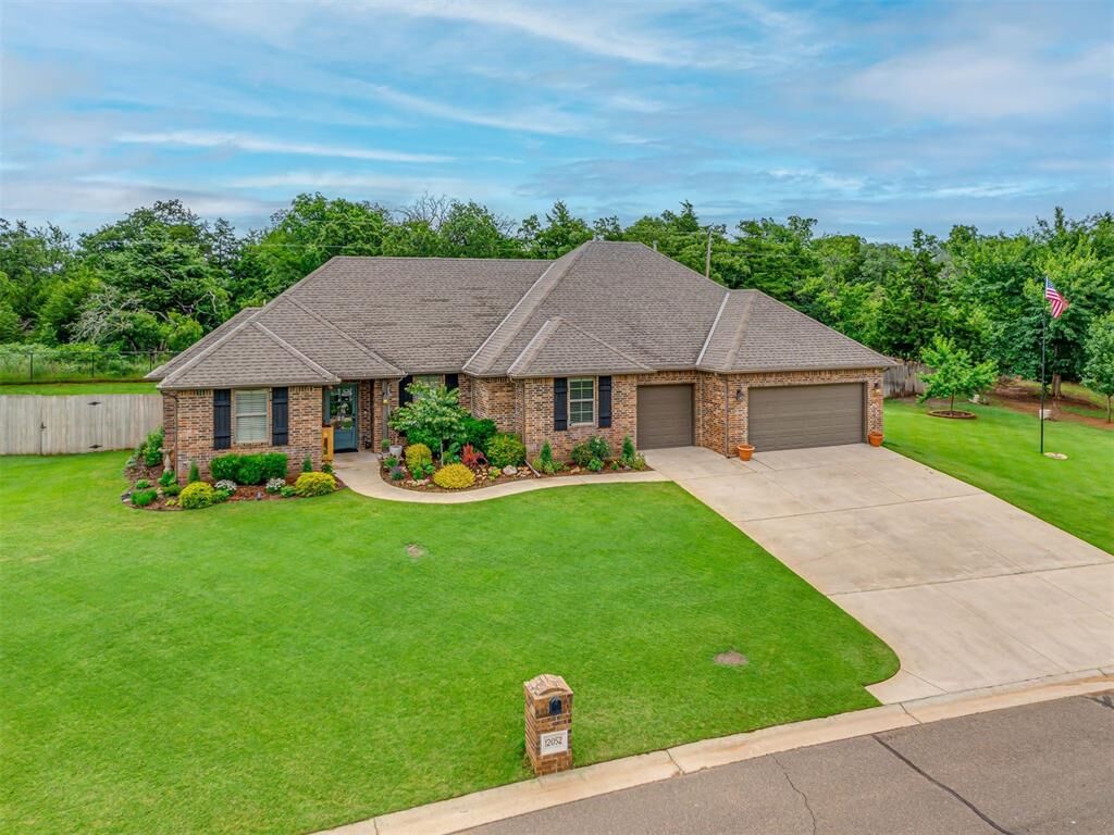 Property Photo:  12052 Acorn Terrace  OK 73034 