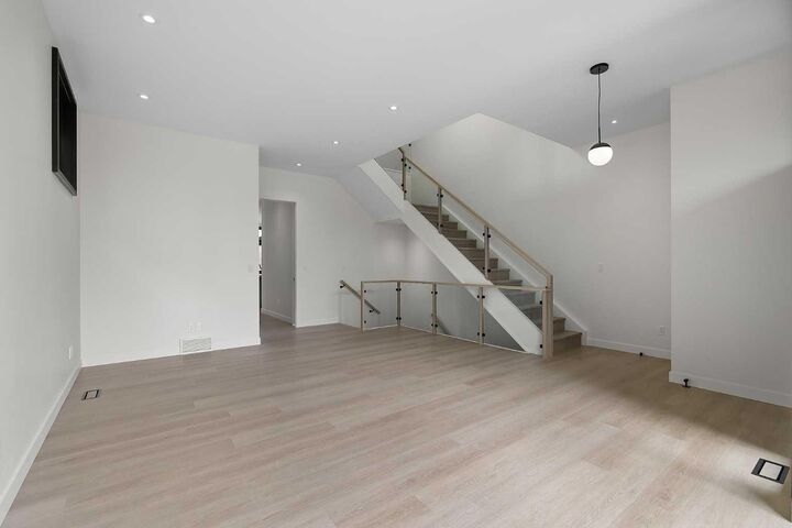 Property Photo: 3A Willow Crescent SW AB T3C 3B8