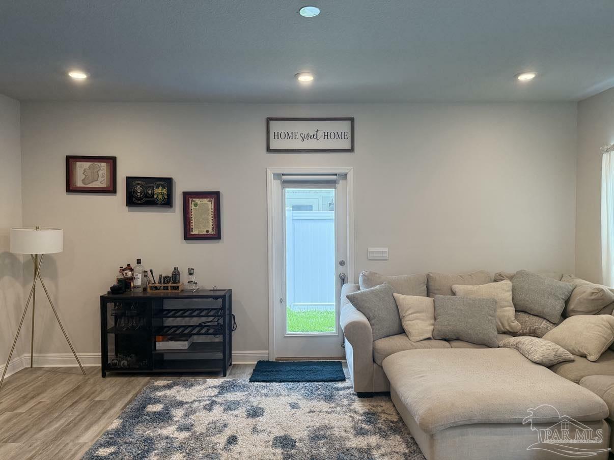 Property Photo: 1001 McLaren Cir FL 32547