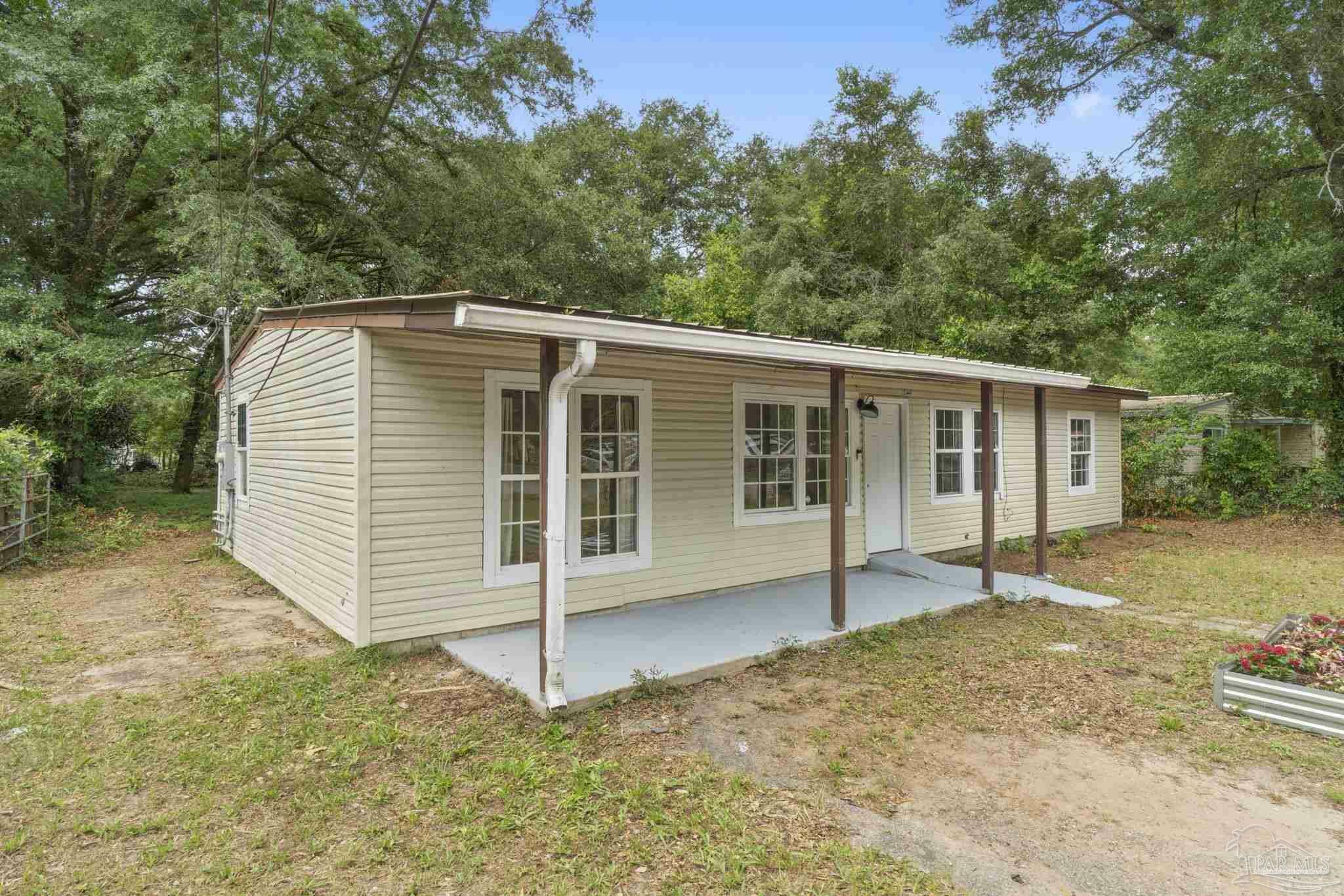 Property Photo:  6483 Skyline Dr  FL 32570 