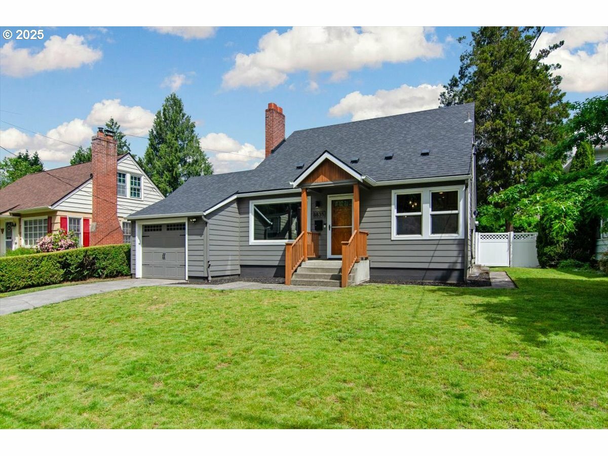 Property Photo: 8835 NE Broadway OR 97220
