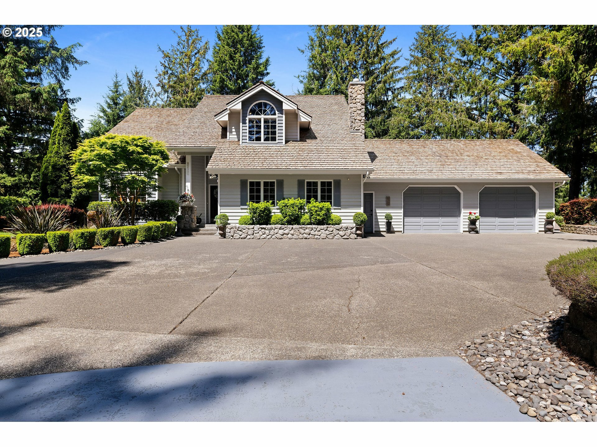 Property Photo: 1635 SW 14th St OR 97146