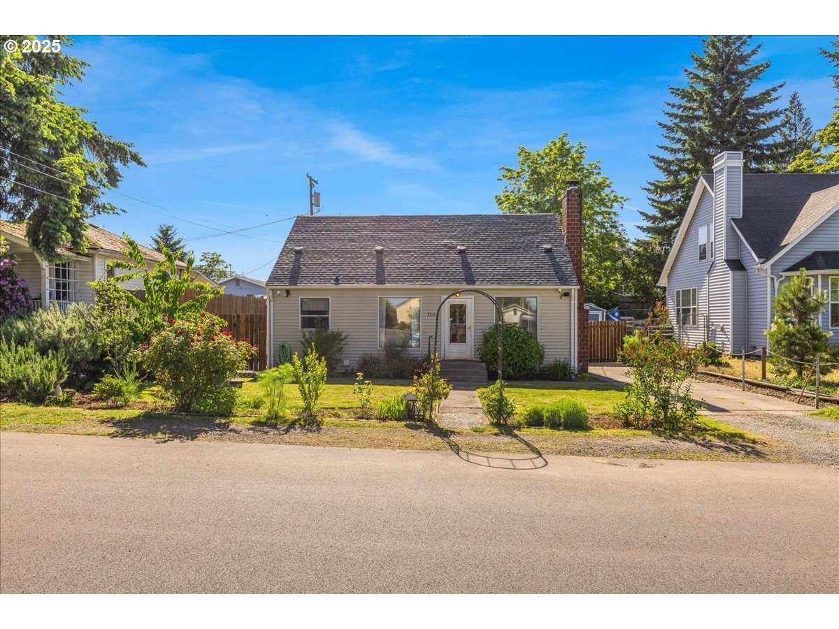 Property Photo:  3310 N St  WA 98663 
