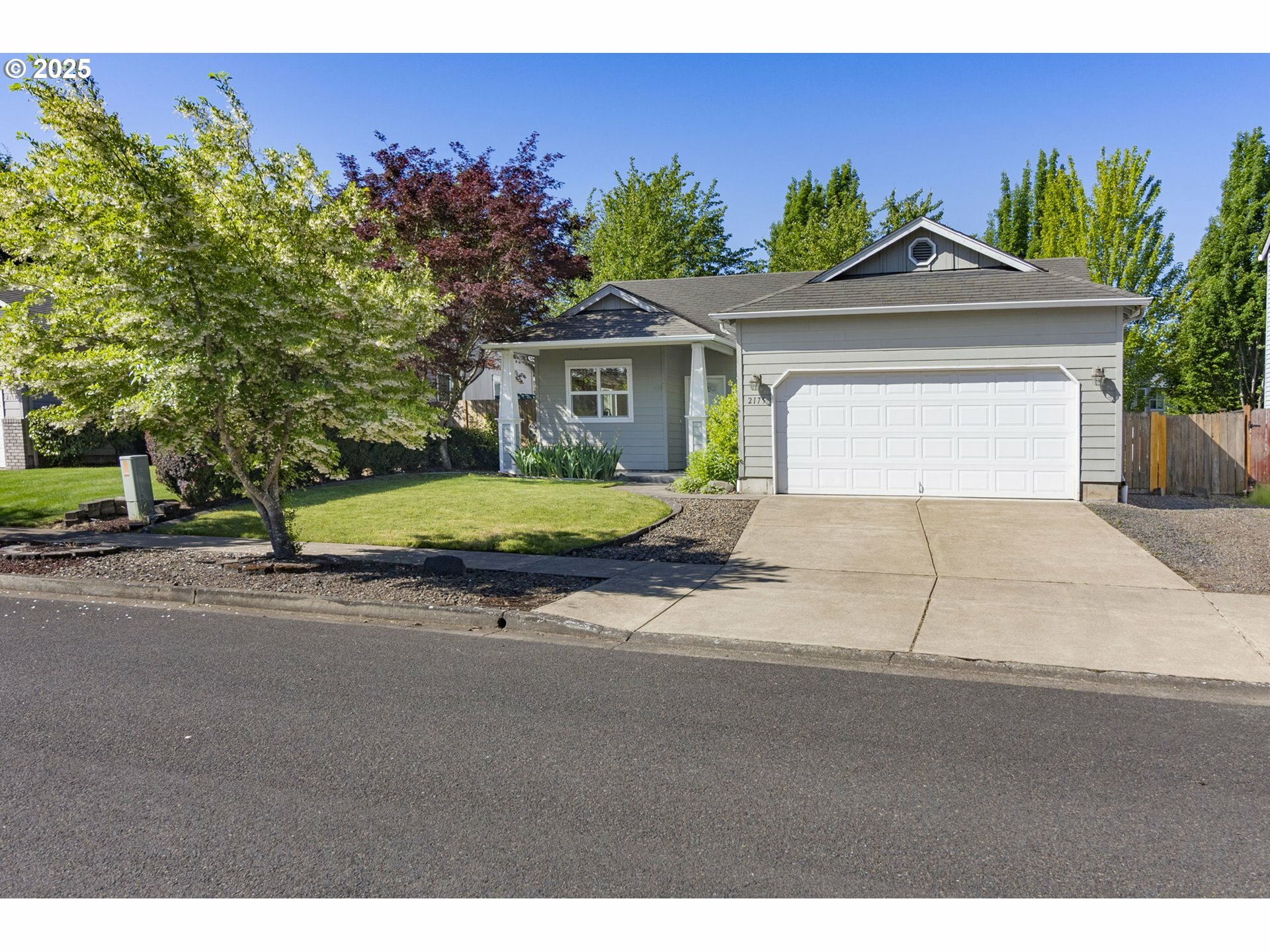 Property Photo: 2175 Kelsy Ln OR 97402