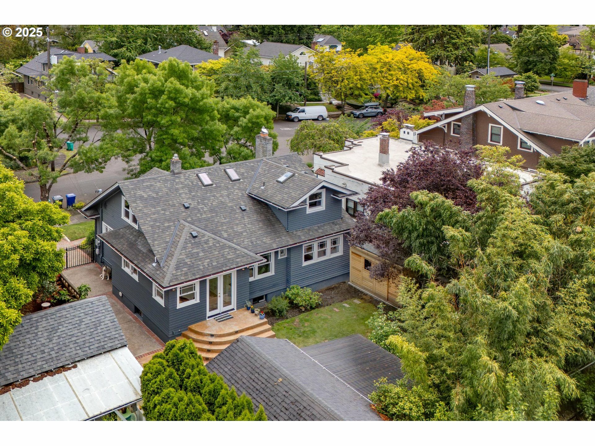 Property Photo: 4053 NE 31st Ave OR 97212