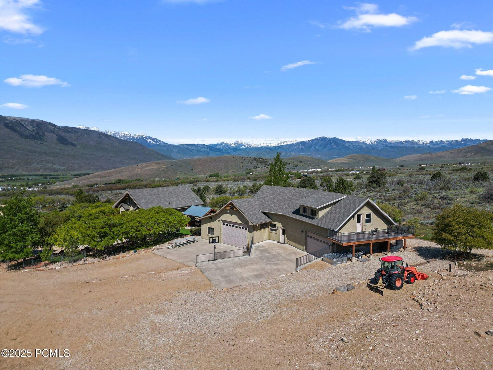 Property Photo: 865 S Guilded Oak Road UT 84082