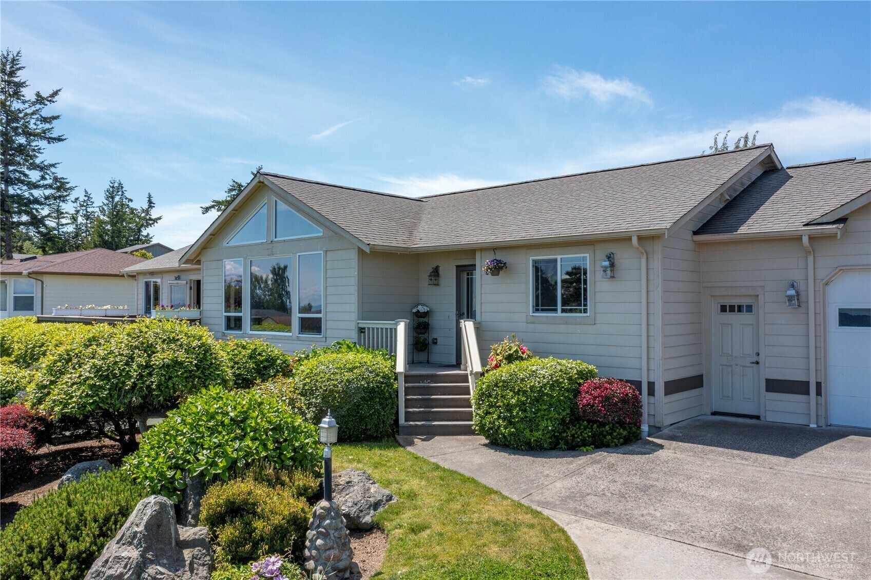 Property Photo: 1257 Canterbury Lane WA 98277