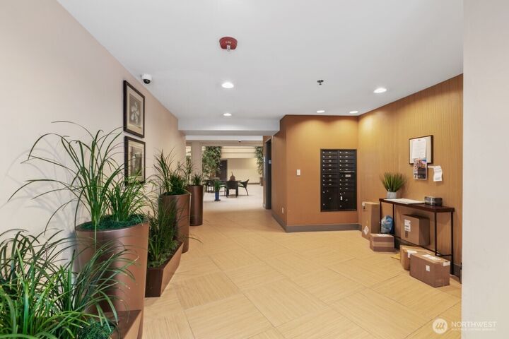 Property Photo:  500  5th Avenue W 402  WA 98119 