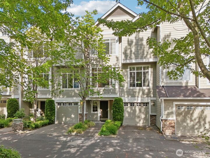Property Photo: 11800 SE 4th Place 203 WA 98005