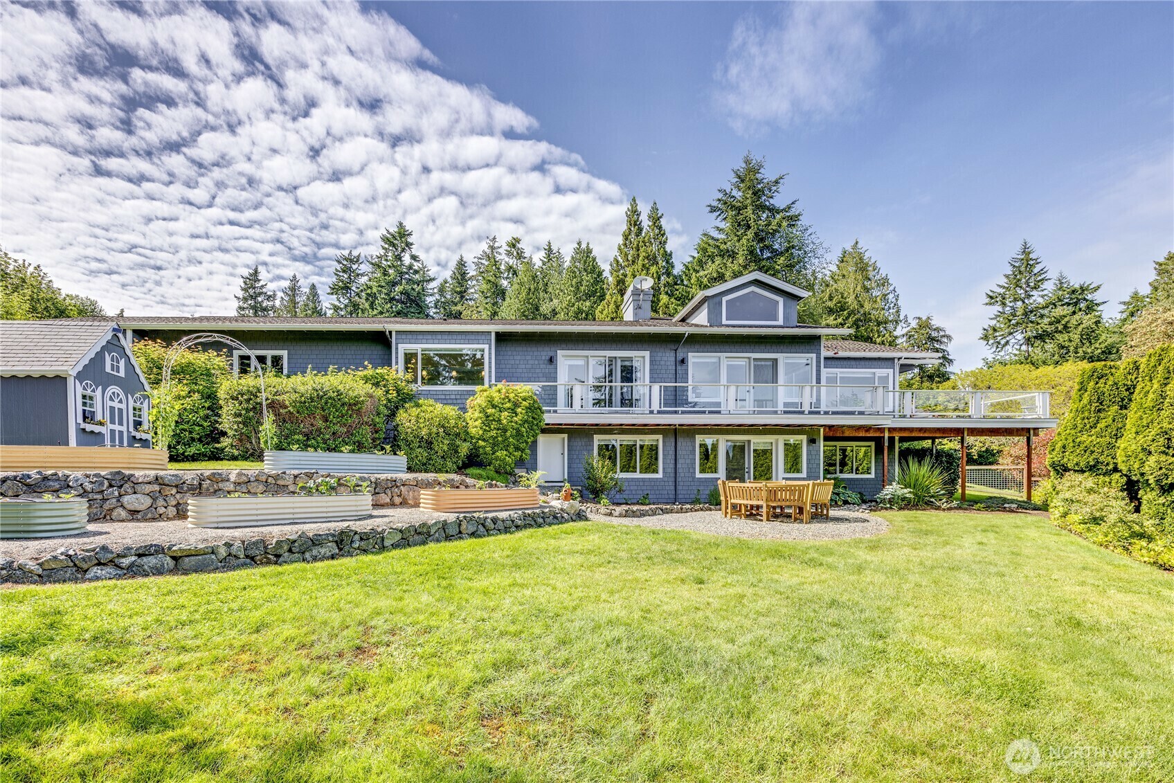 Property Photo: 6575 NE Sundance Lane WA 98110