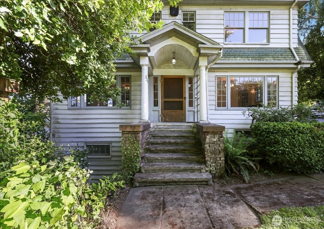 Property Photo: 3705 E Pine WA 98122