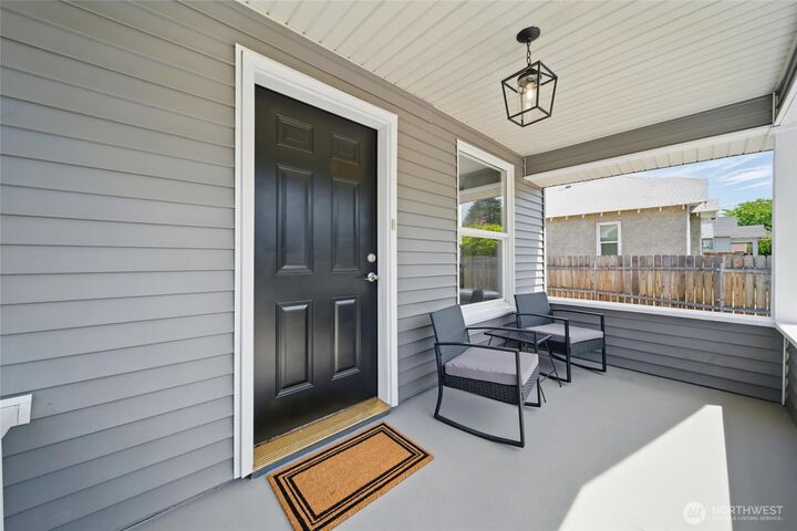 Property Photo: 1128 W Elm Street WA 99362