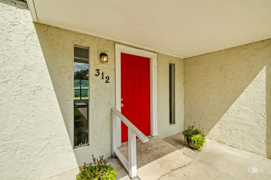 Property Photo: 312 N Washington St TX 76901