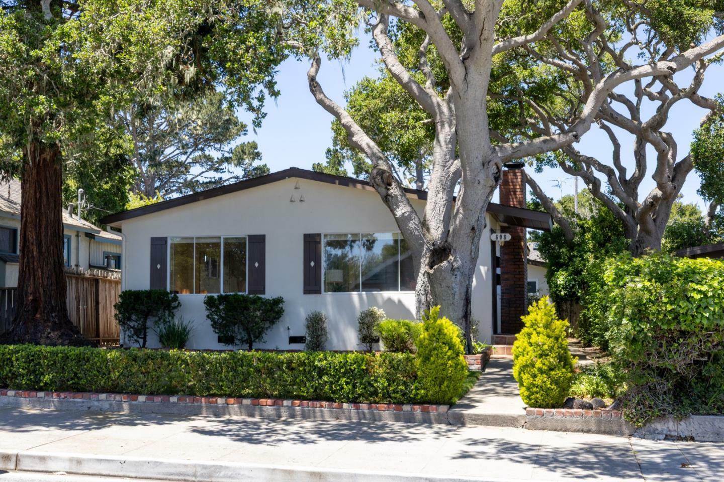 608 Congress Avenue  Pacific Grove CA 93950 photo