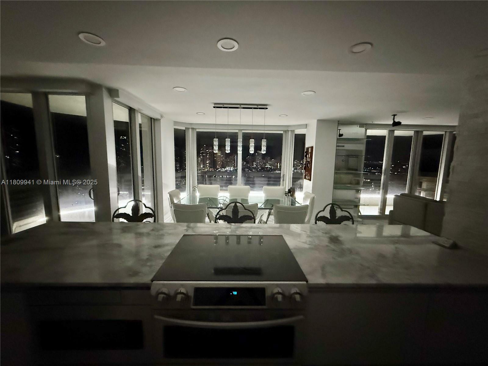 Property Photo: 3500 Mystic Pointe Dr 3906 FL 33180